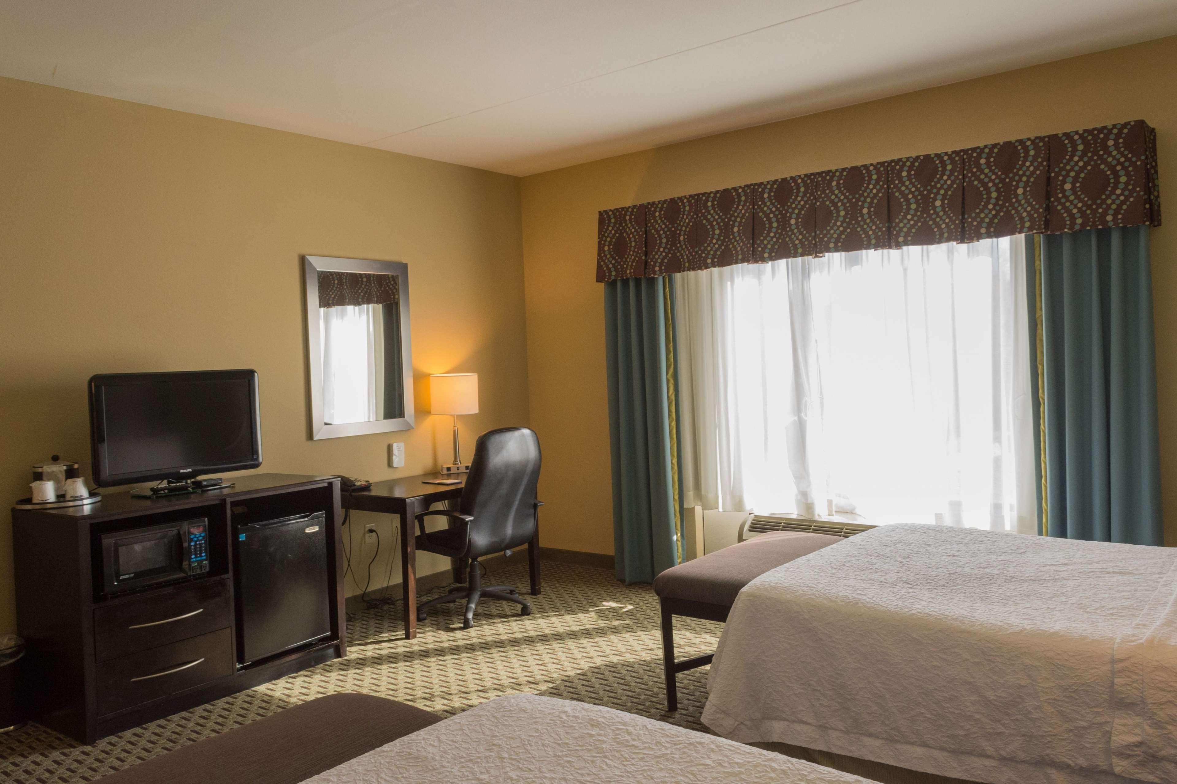 Hampton Inn Дандрижд Екстериор снимка