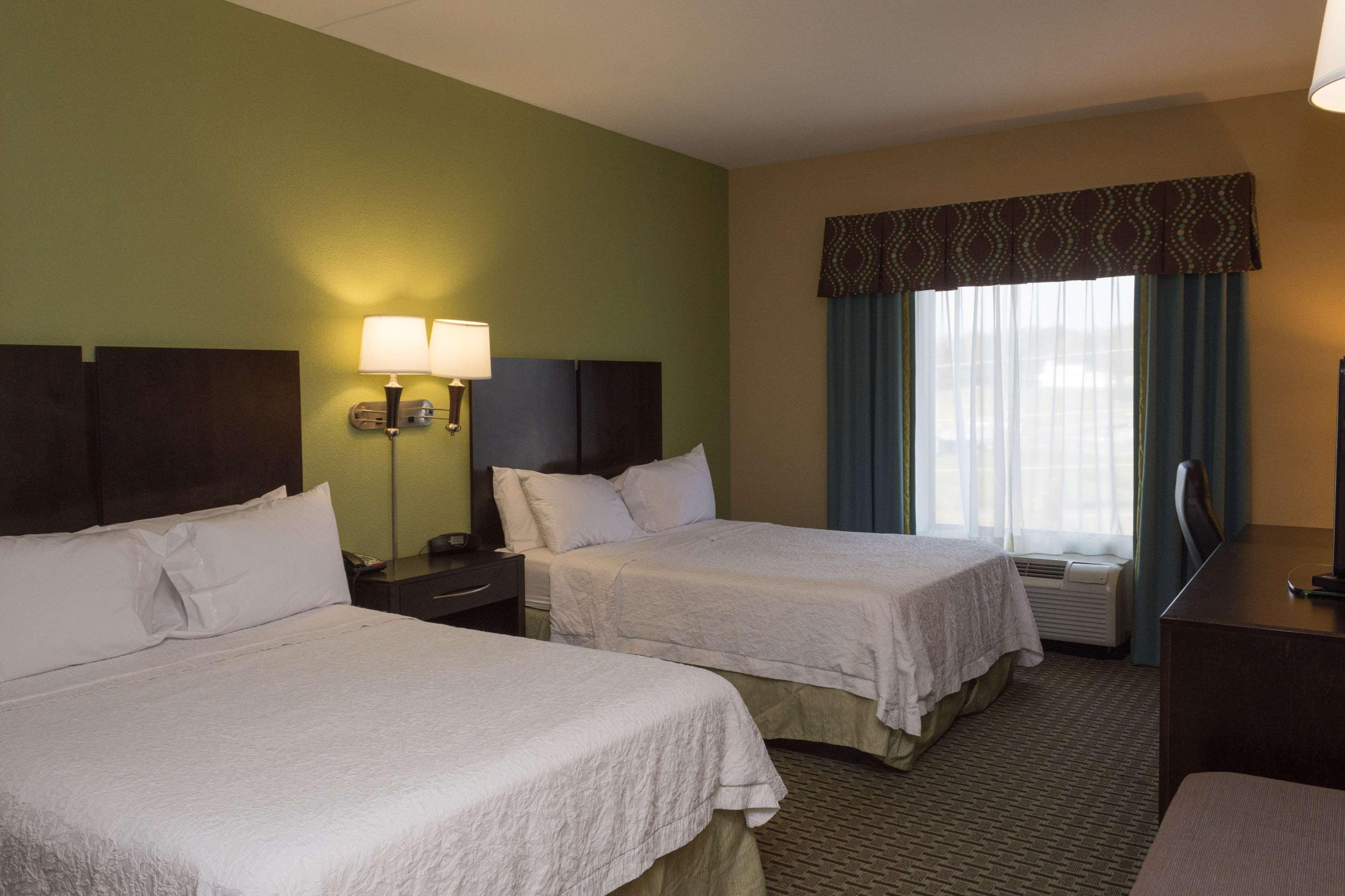 Hampton Inn Дандрижд Екстериор снимка
