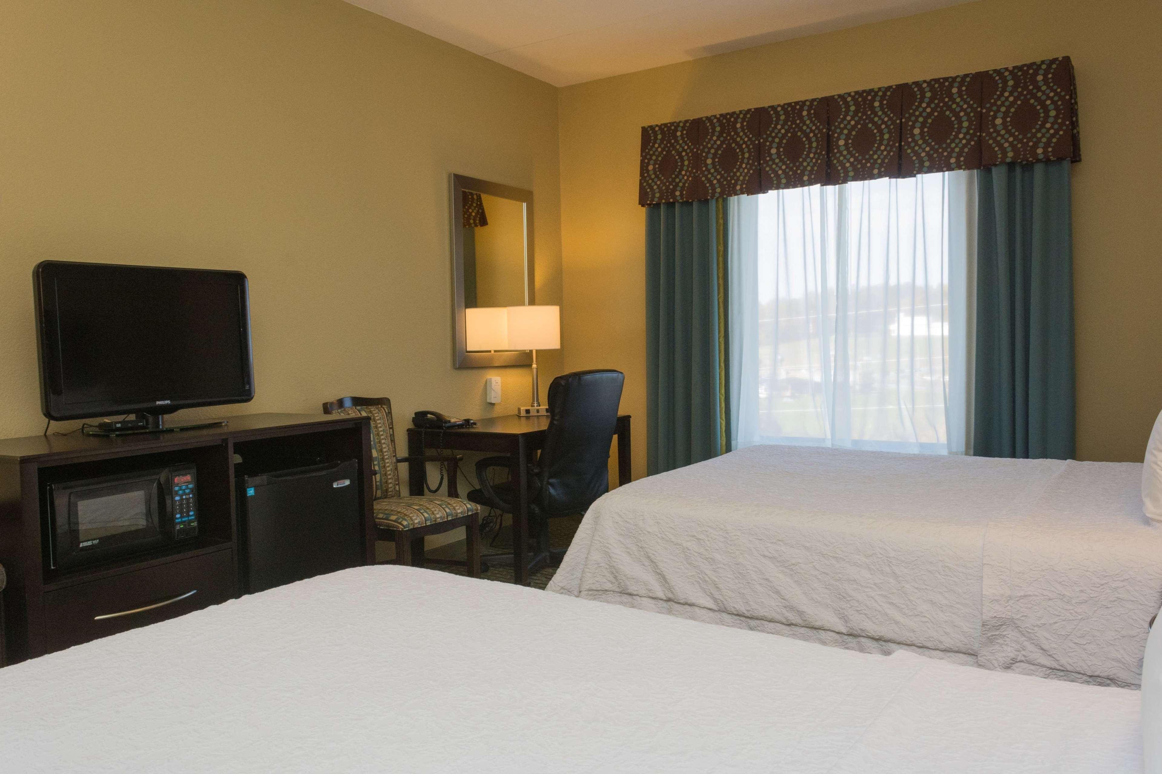 Hampton Inn Дандрижд Екстериор снимка