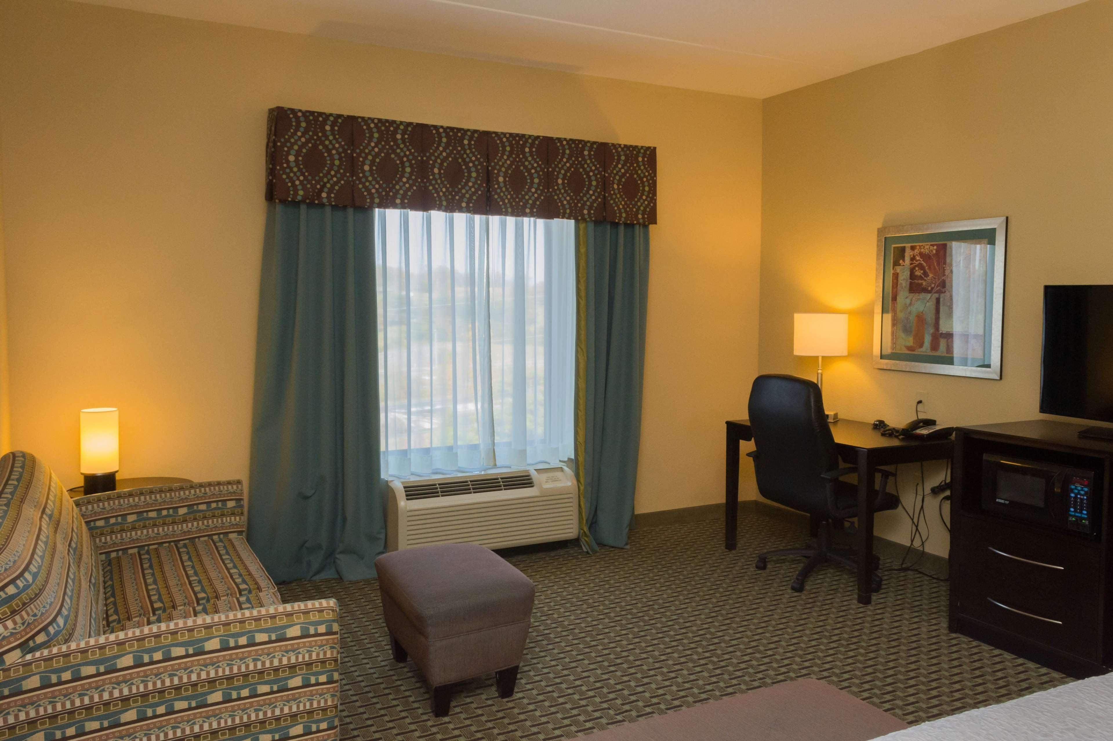Hampton Inn Дандрижд Екстериор снимка