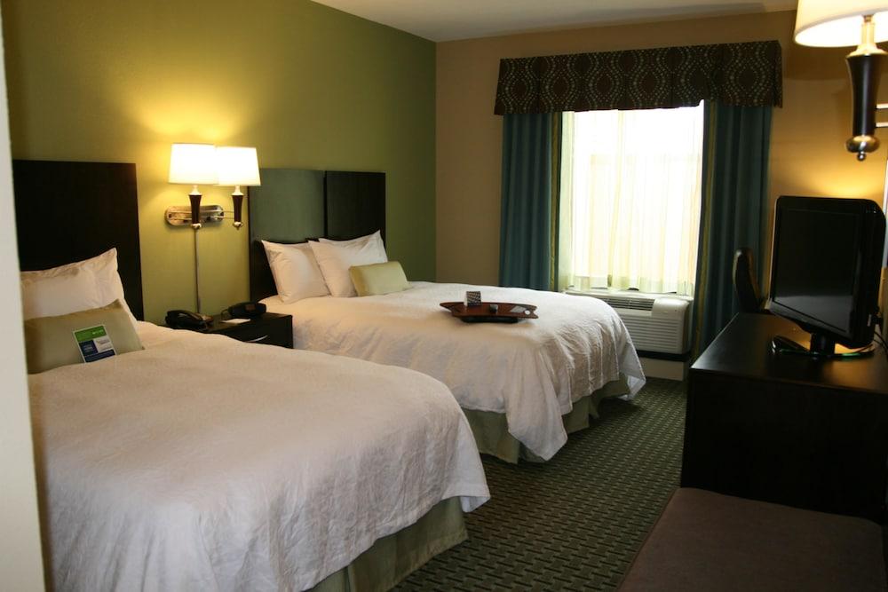Hampton Inn Дандрижд Екстериор снимка
