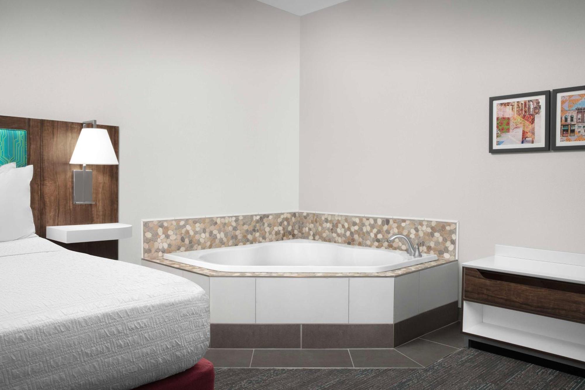 Hampton Inn Дандрижд Екстериор снимка