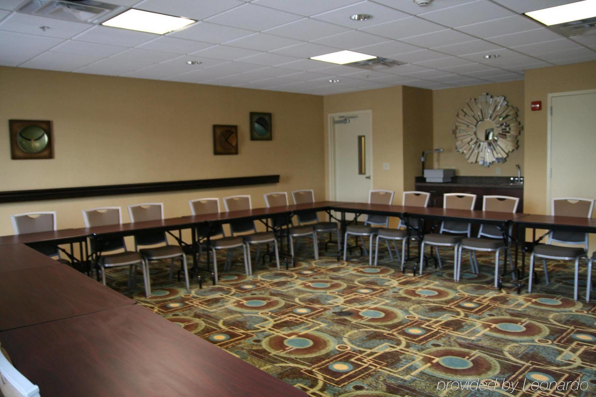 Hampton Inn Дандрижд Екстериор снимка
