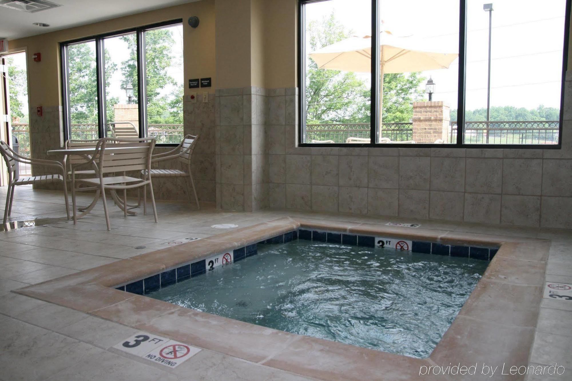 Hampton Inn Дандрижд Съоръжения снимка