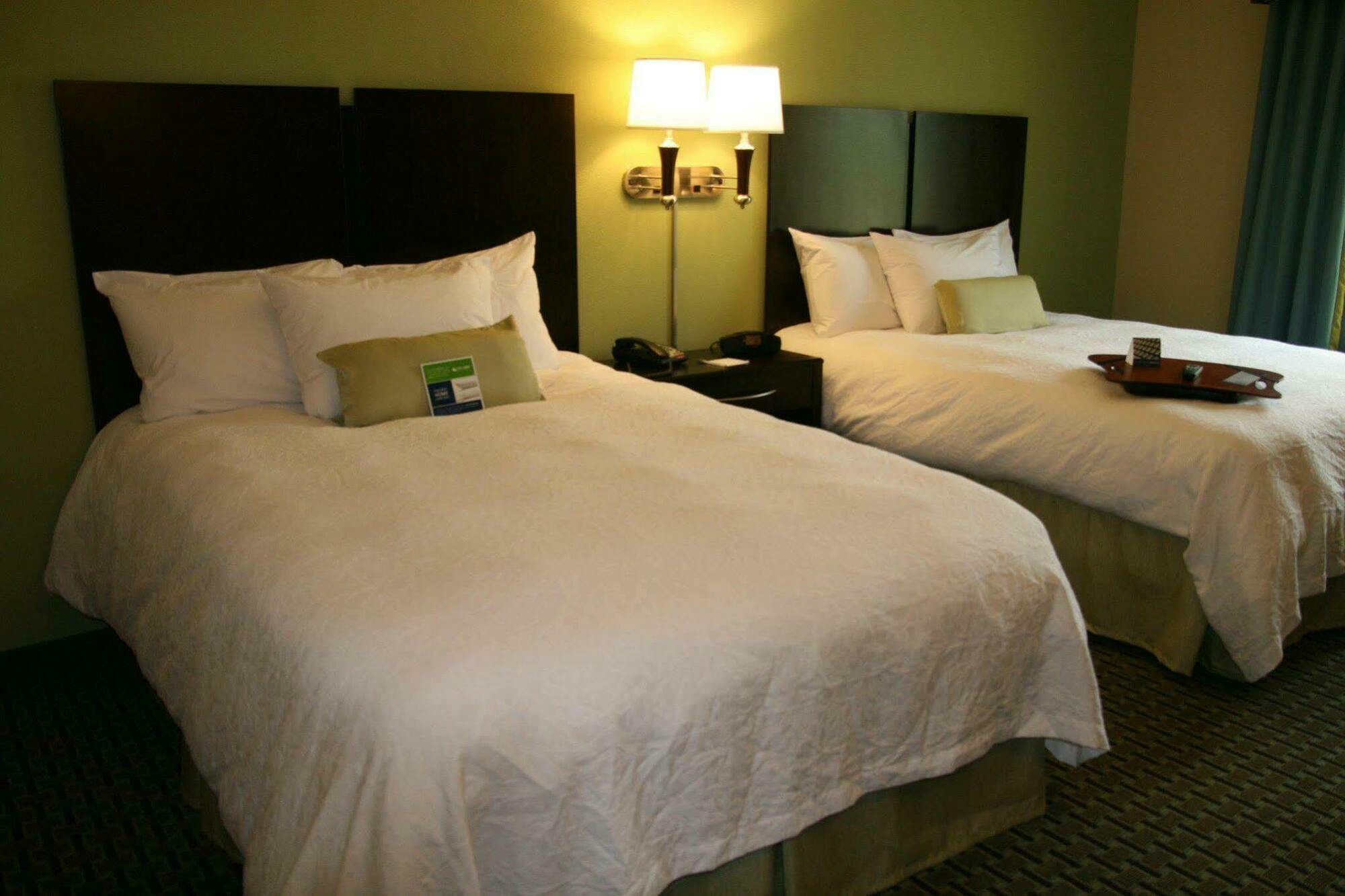 Hampton Inn Дандрижд Стая снимка